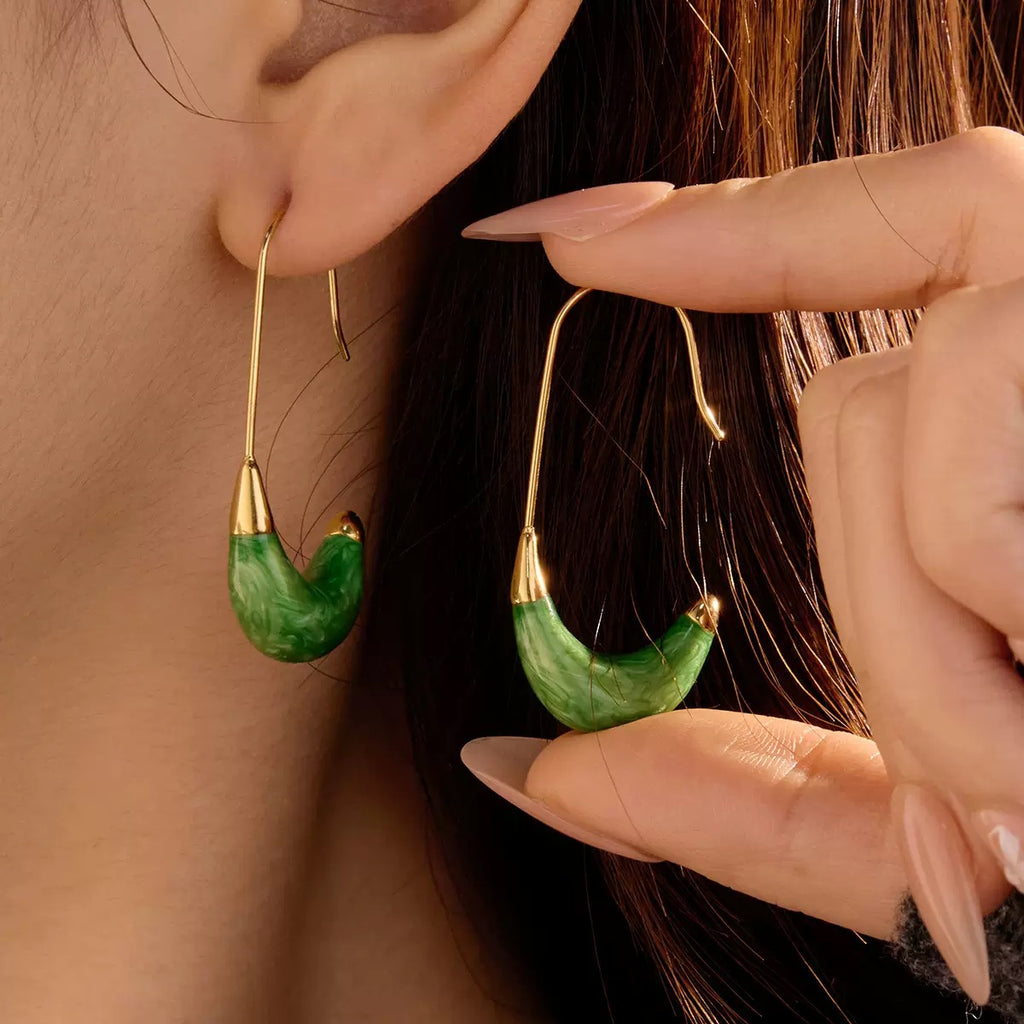 C-shaped stainless steel teardrop earrings in 18K gold that won't fade.