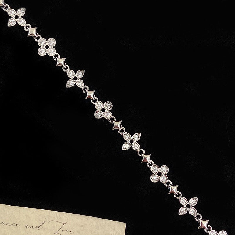 Pink zircon strawberry four-leaf clover copper alloy bracelet