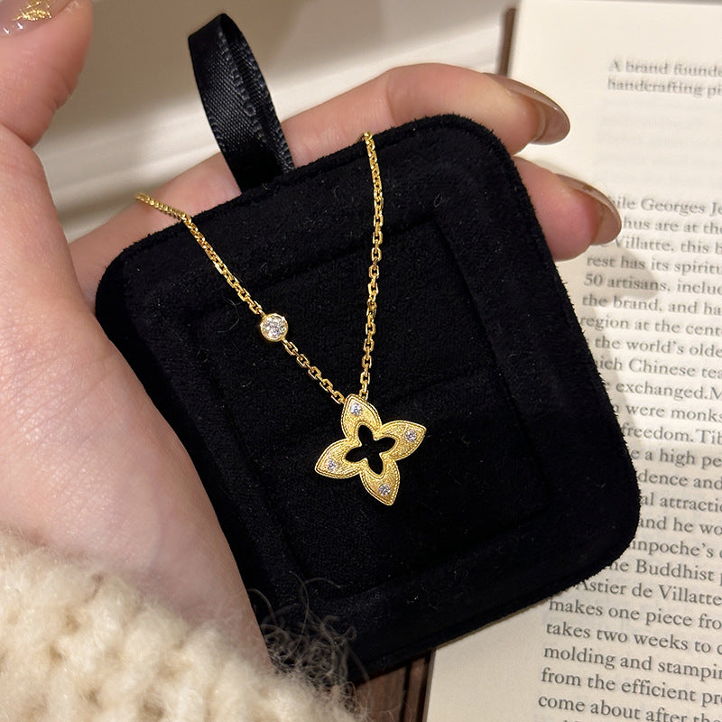 Heavy-duty openwork micro-inlaid four-leaf clover copper alloy necklace