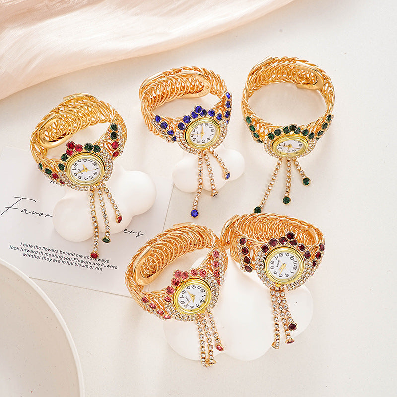 Vintage tassel quartz bracelet watch