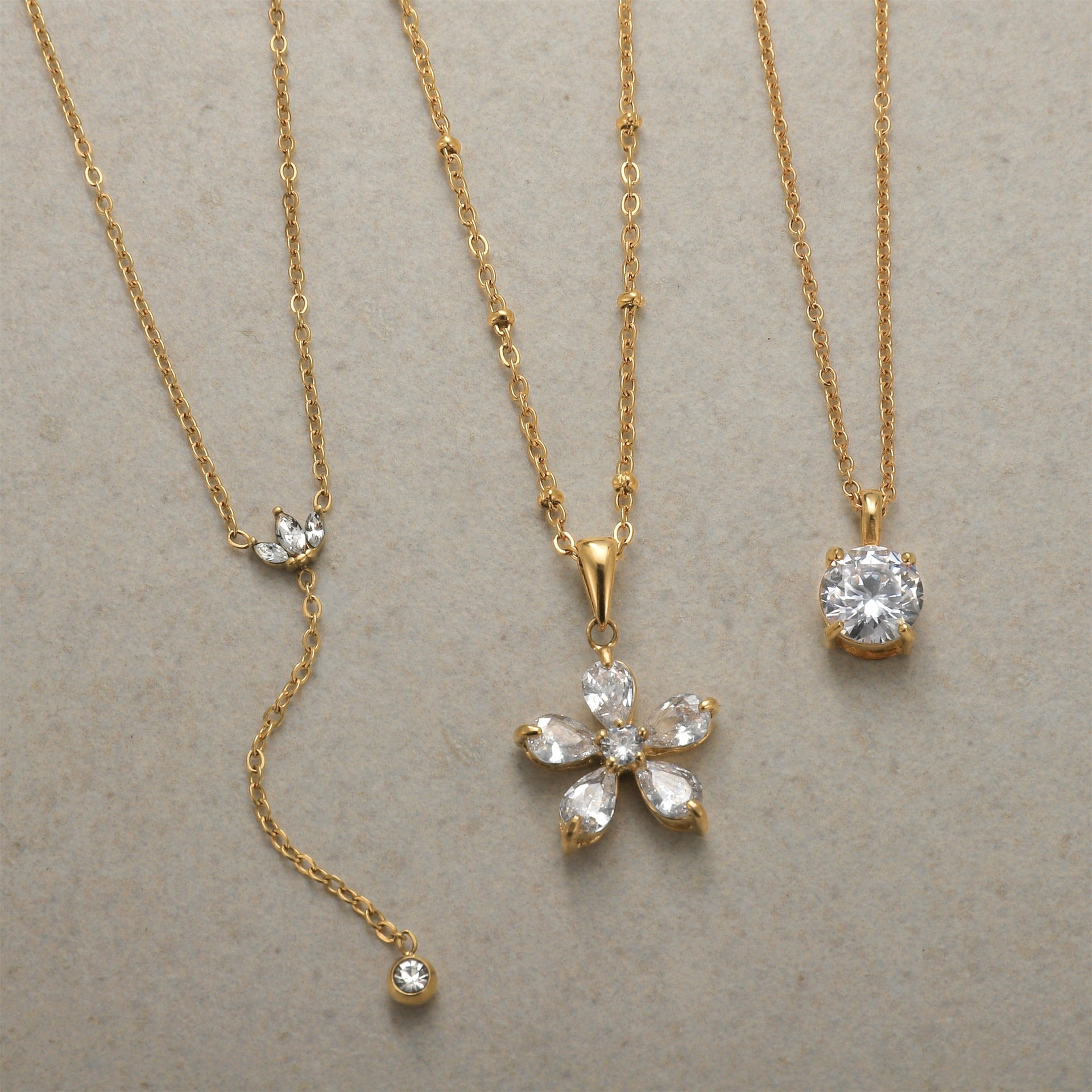 Flower-shaped titanium steel zircon non-fading necklace