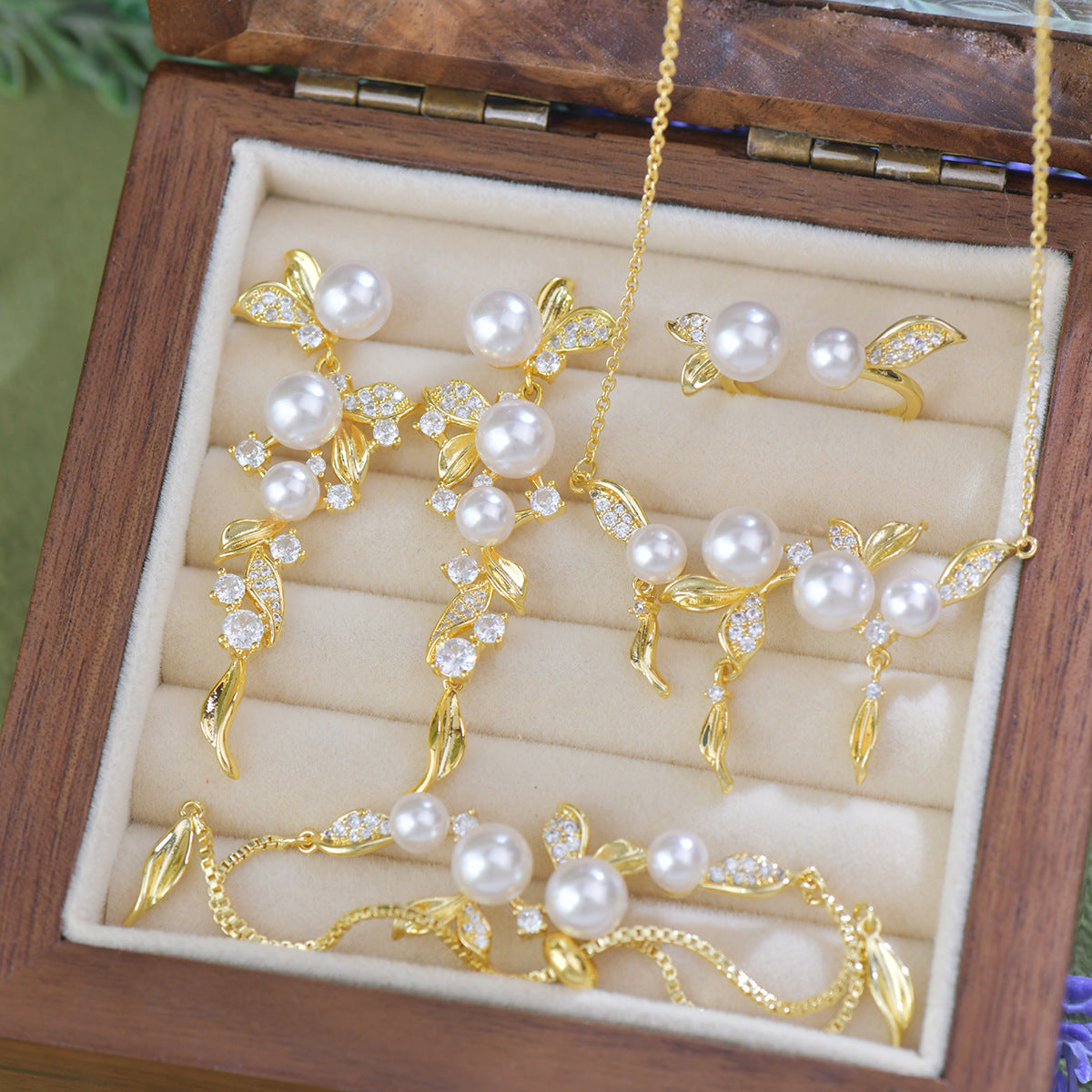 Golden Leaf Zircon Pearl Copper Alloy Set