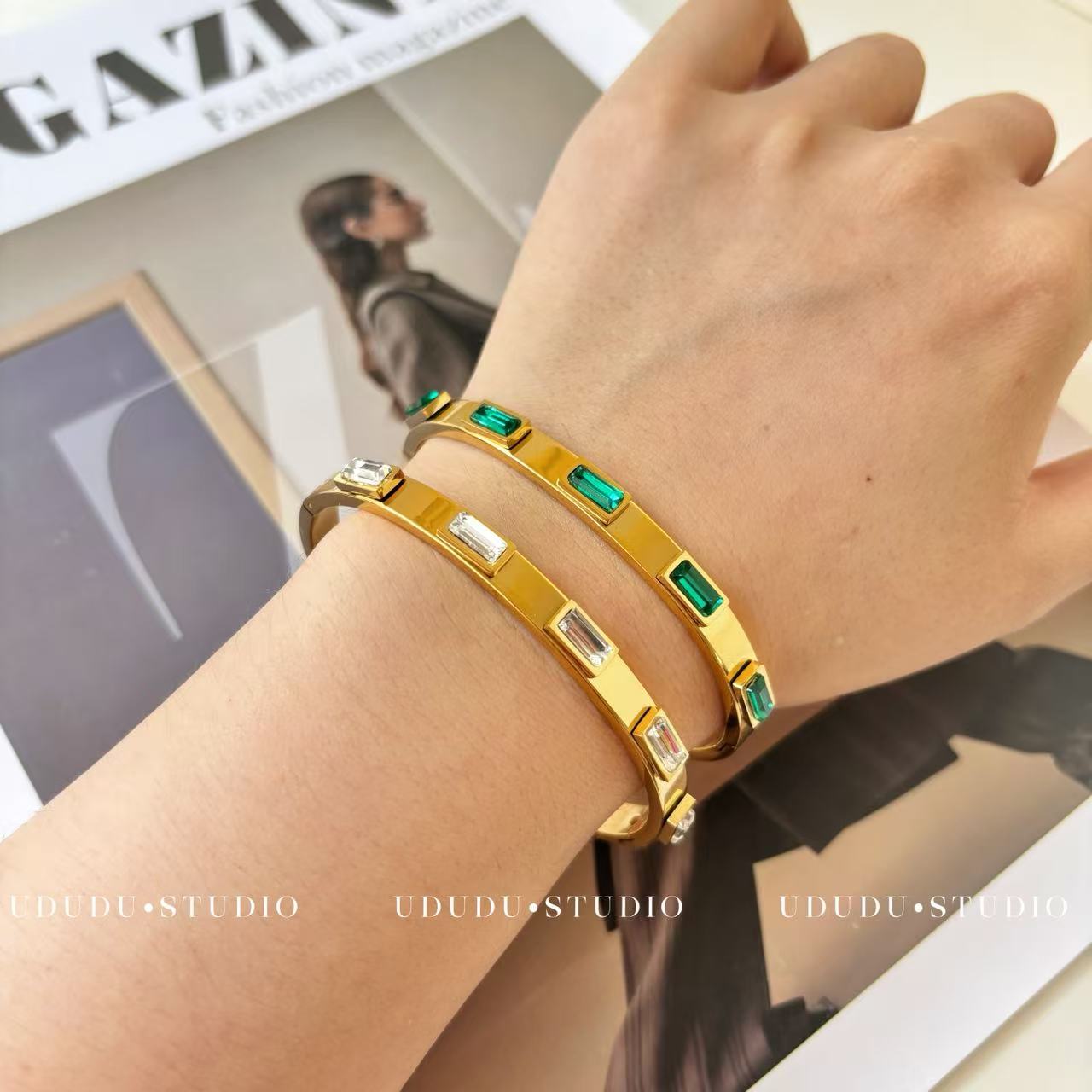 Square Emerald Diamond-Set High-Color Retention Stainless Steel Bangle