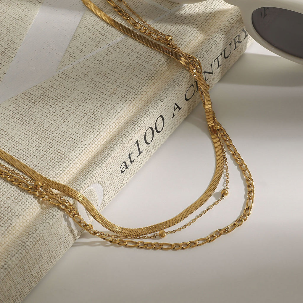 Three-layered stainless steel clavicle chain for a touch of understated luxury.