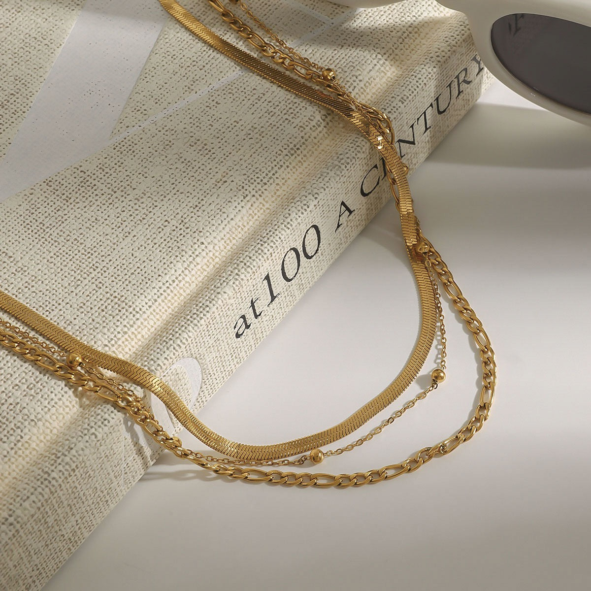 Three-layered stainless steel clavicle chain for a touch of understated luxury.