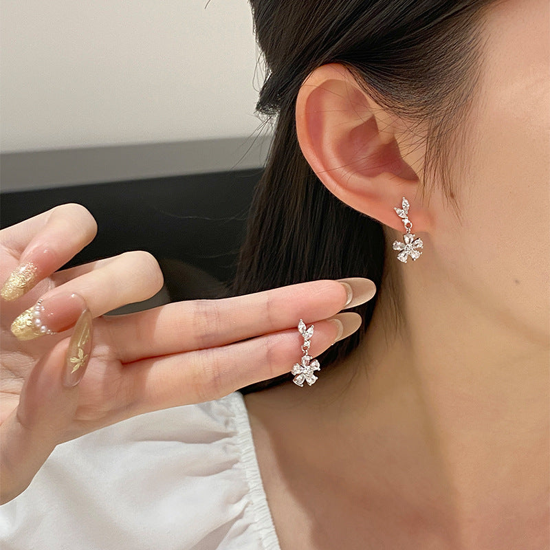S999 Silver Sparkling Diamond Flower Earrings with Zircon Inlay