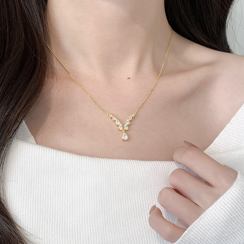 925 Sterling Silver Teardrop V-Shaped Zircon Clavicle Necklace