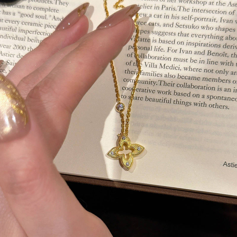 Heavy-duty openwork micro-inlaid four-leaf clover copper alloy necklace