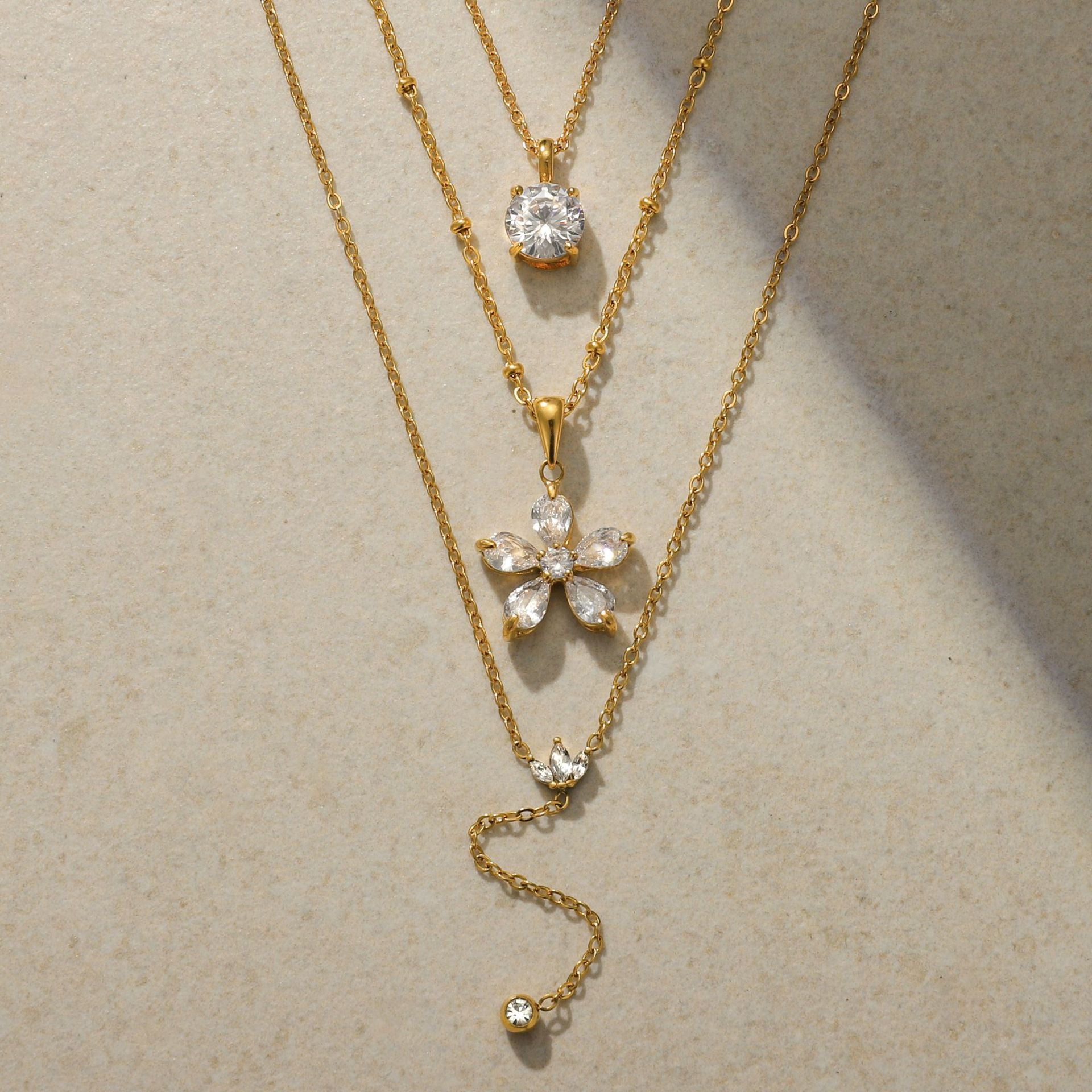 Flower-shaped titanium steel zircon non-fading necklace