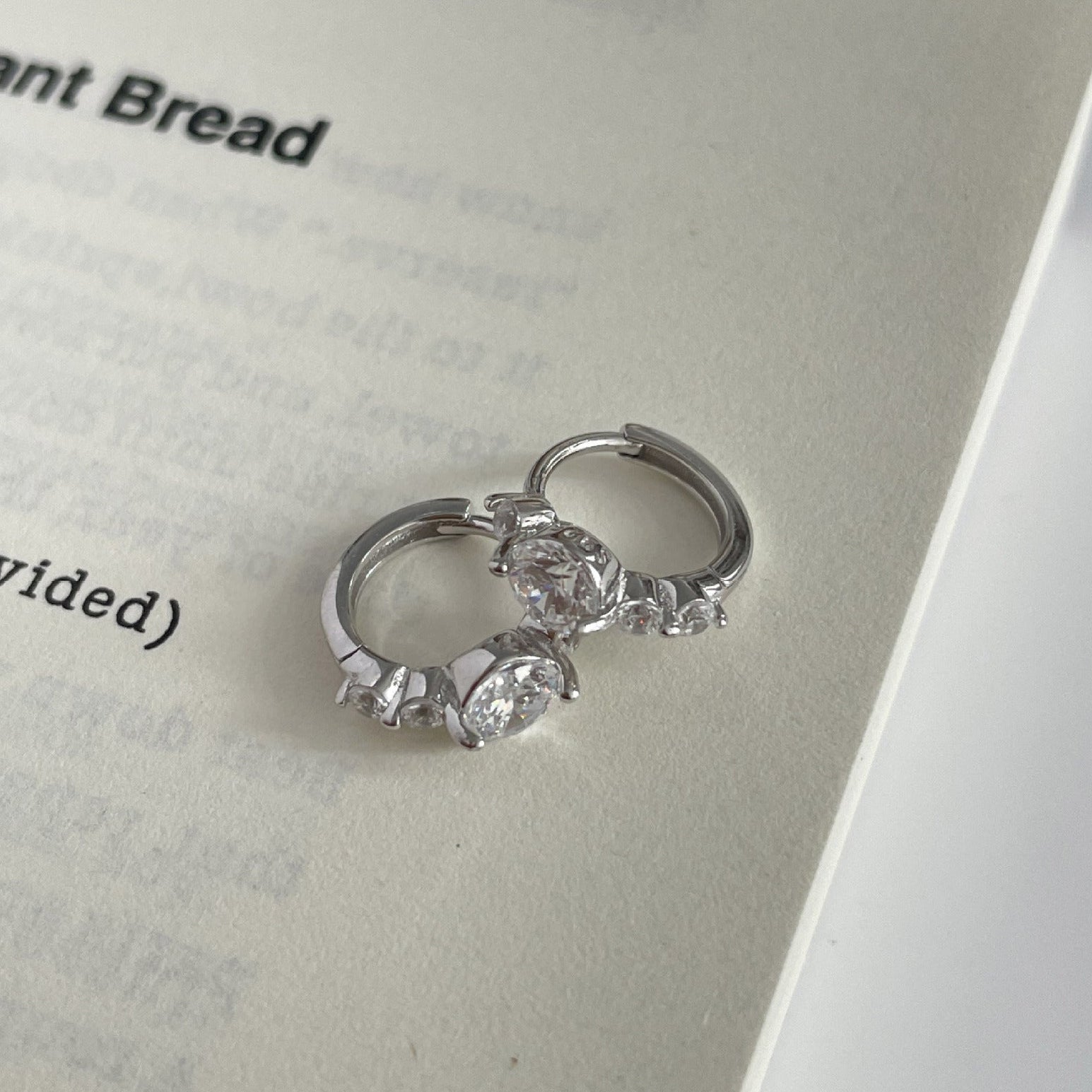 925 Sterling Silver High-End Diamond and Super Sparkling Zirconia Earrings