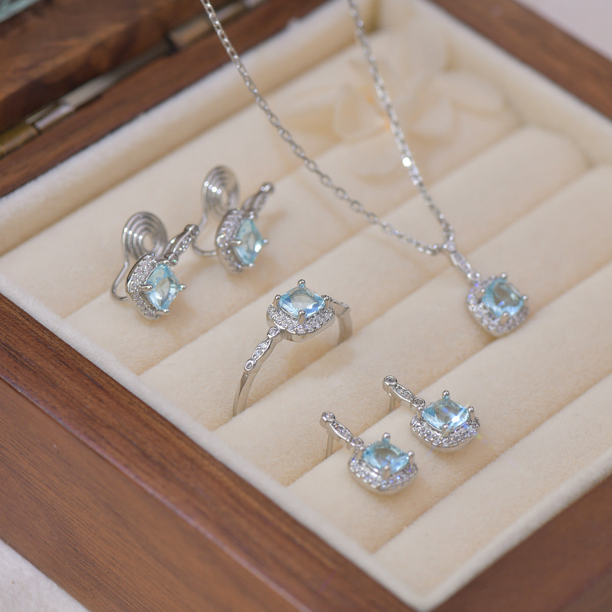 Mint Mambo Luxury French Necklace Set - Lake Blue Copper Alloy