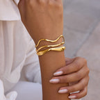 Gold-plated, luxurious stainless steel 18k gold bracelet that won't fade.