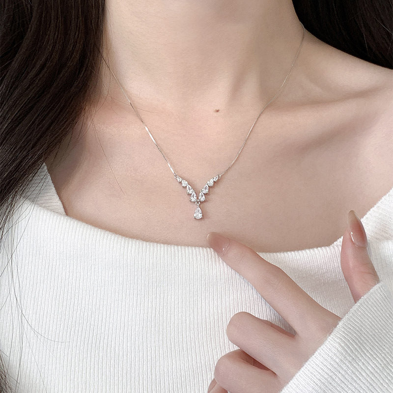 925 Sterling Silver Teardrop V-Shaped Zircon Clavicle Necklace