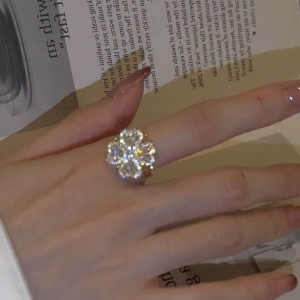 Super sparkly full diamond rotating four-leaf clover copper alloy open ring