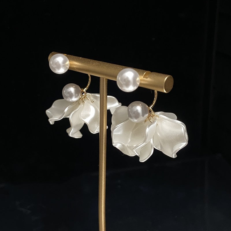 French-style elegant petal-shaped brass alloy stud earrings