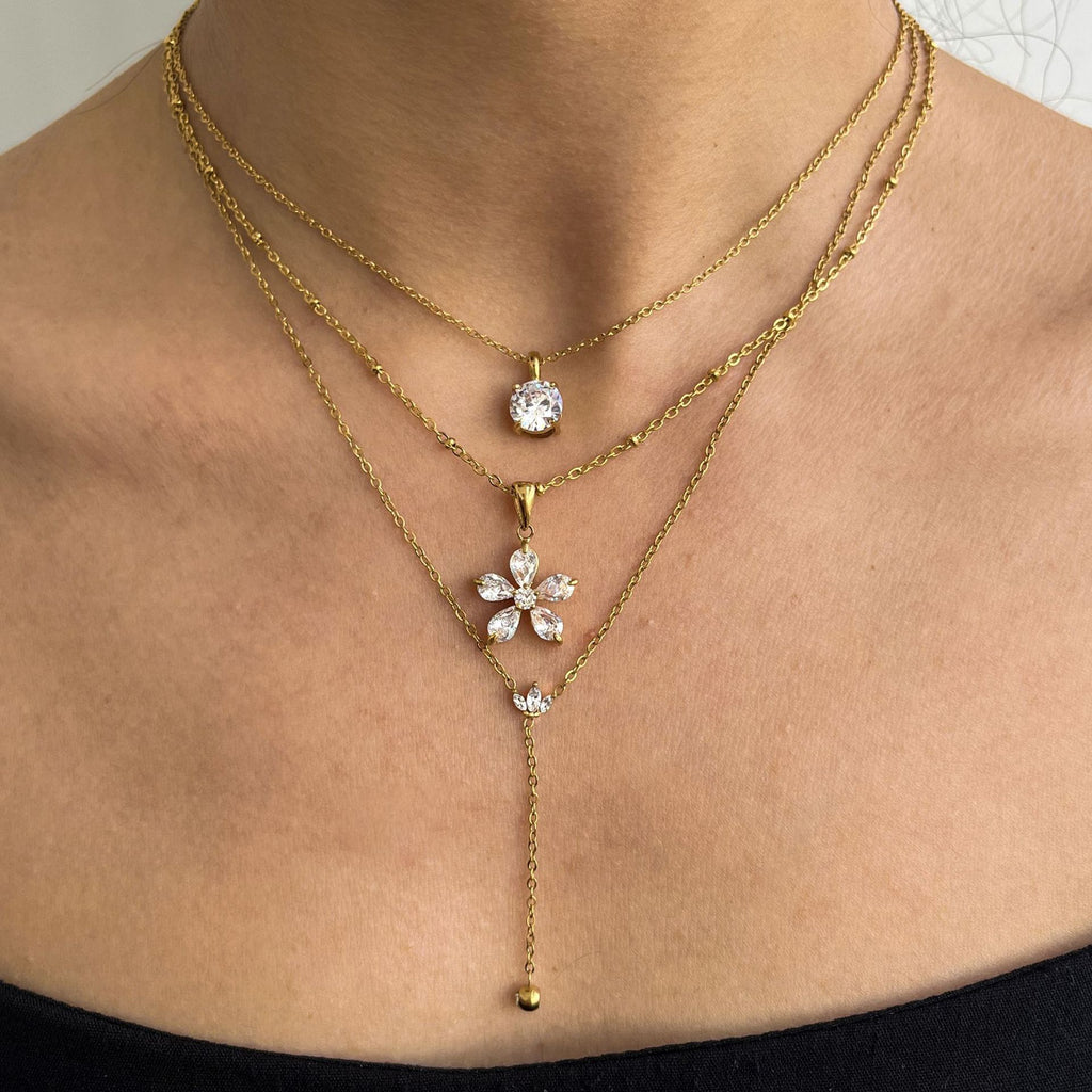 Flower-shaped titanium steel zircon non-fading necklace