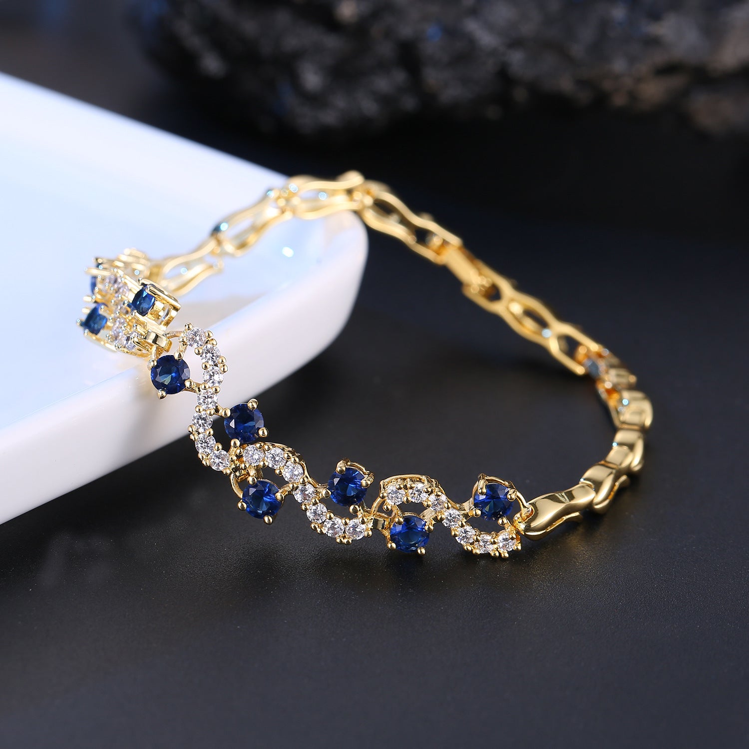 Blue Jewelry Bracelet Inlaid with Zircon and Copper Alloy