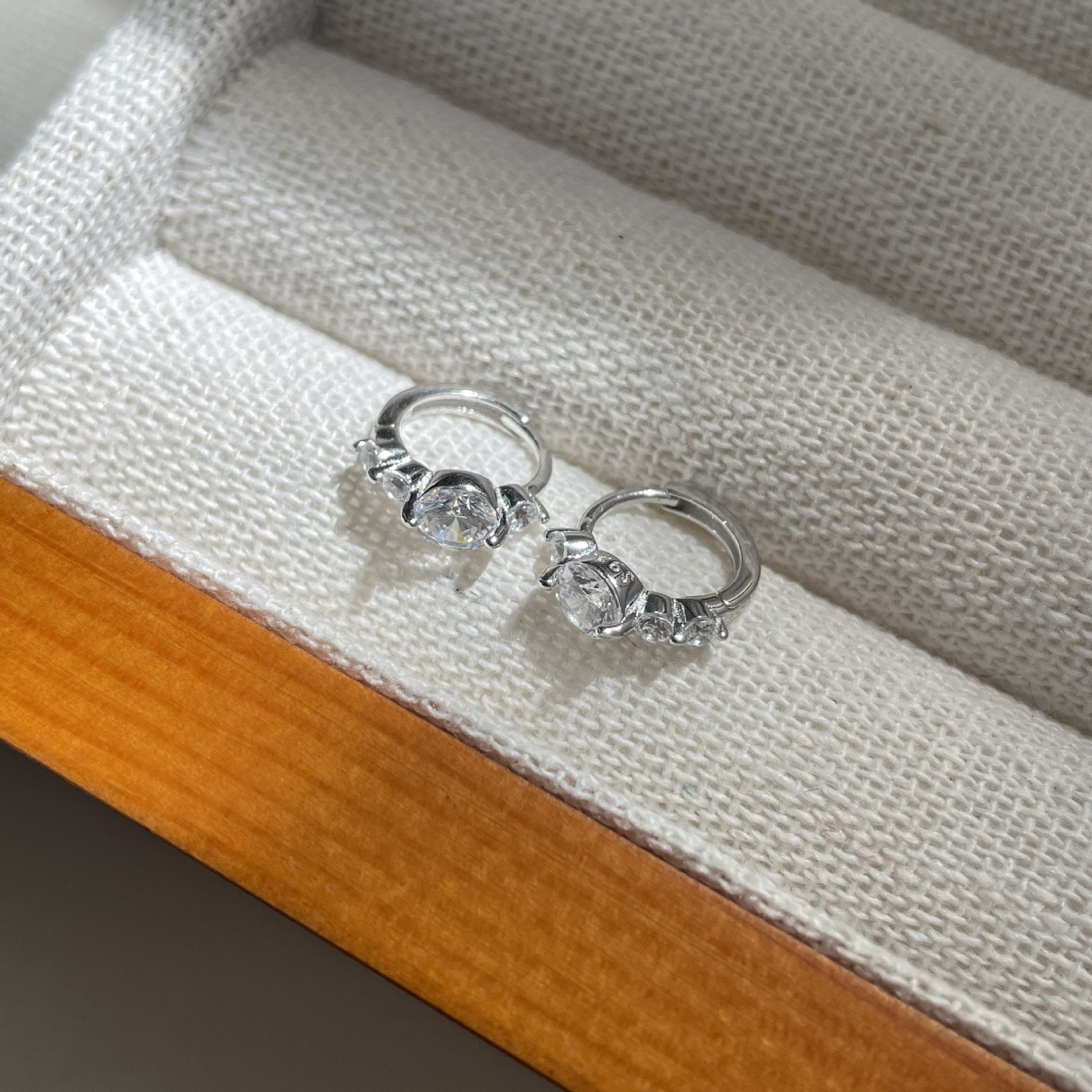 925 Sterling Silver High-End Diamond and Super Sparkling Zirconia Earrings