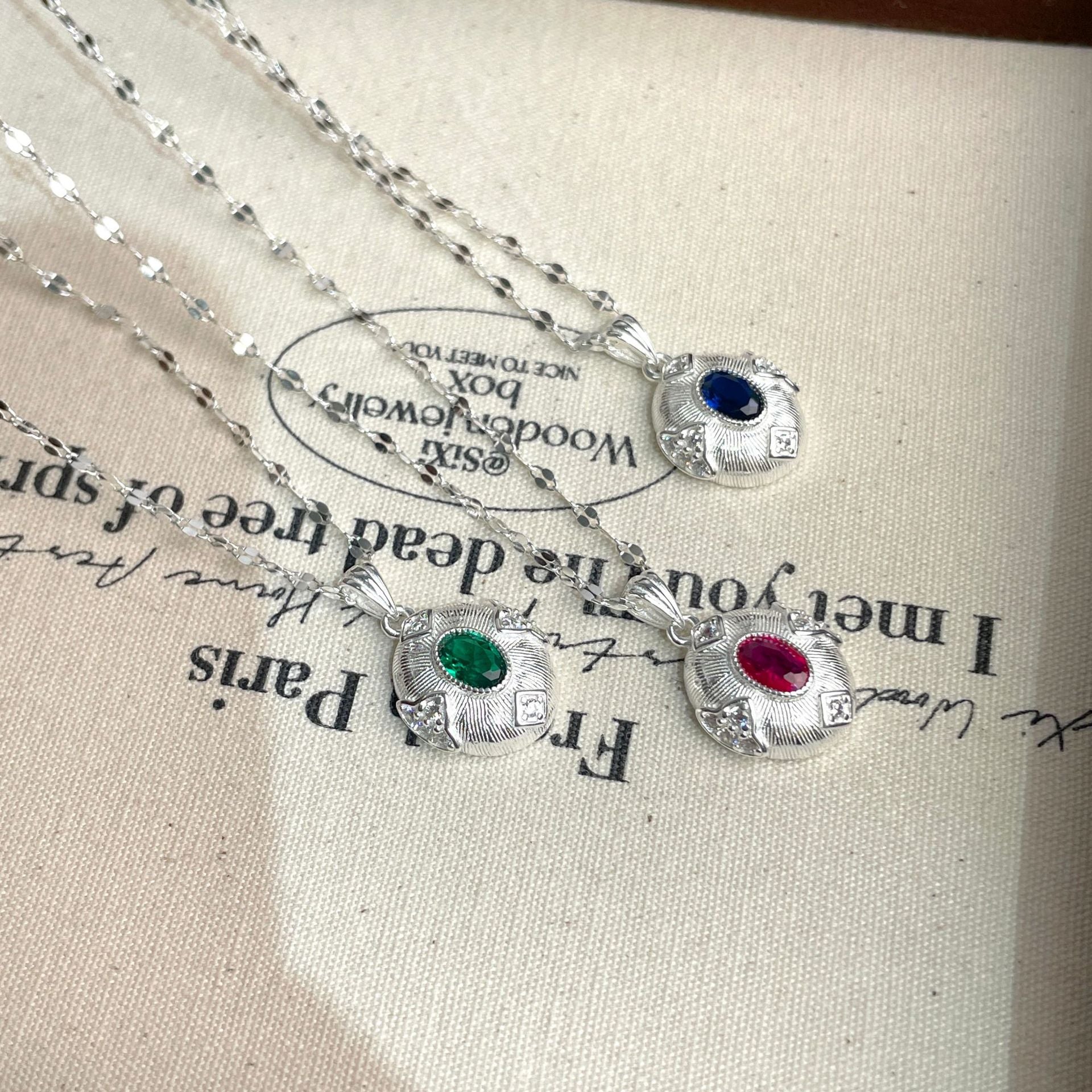 925 Sterling Silver Exquisite Emerald Vintage Brushed Pigeon Egg Necklace