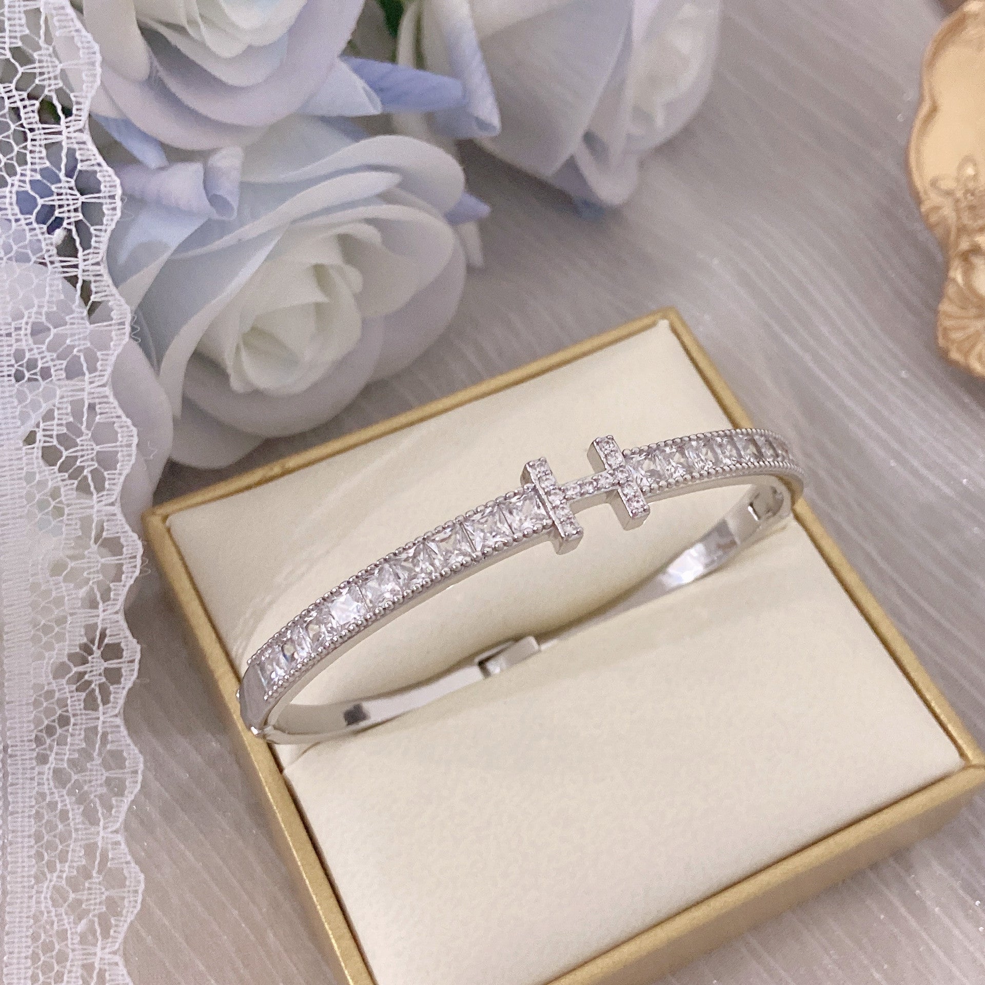 Zirconia full diamond letter H copper alloy bracelet