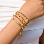 Stainless steel heart-shaped gold-plated bracelet that won't fade.