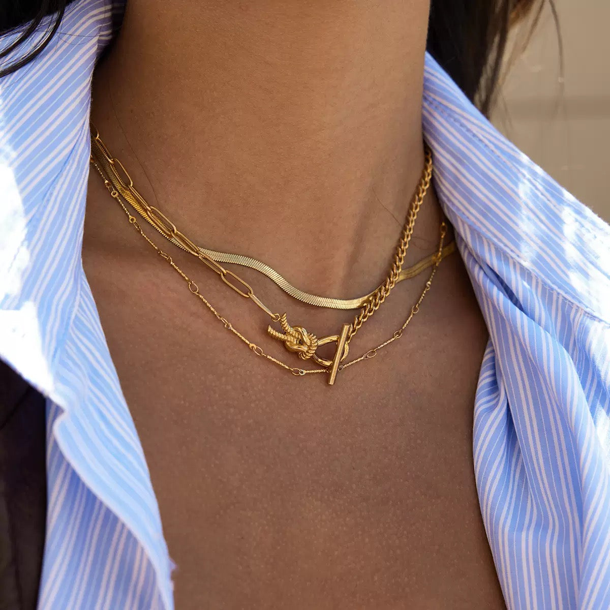 A unique and luxurious stainless steel clavicle chain with a knotted design.