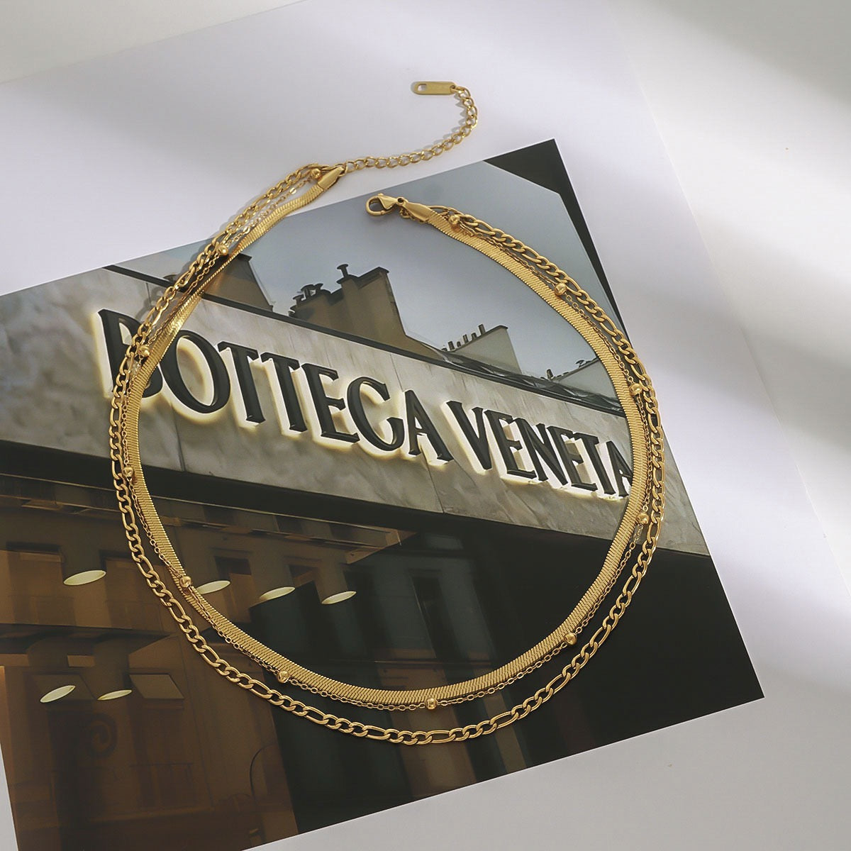 Three-layered stainless steel clavicle chain for a touch of understated luxury.