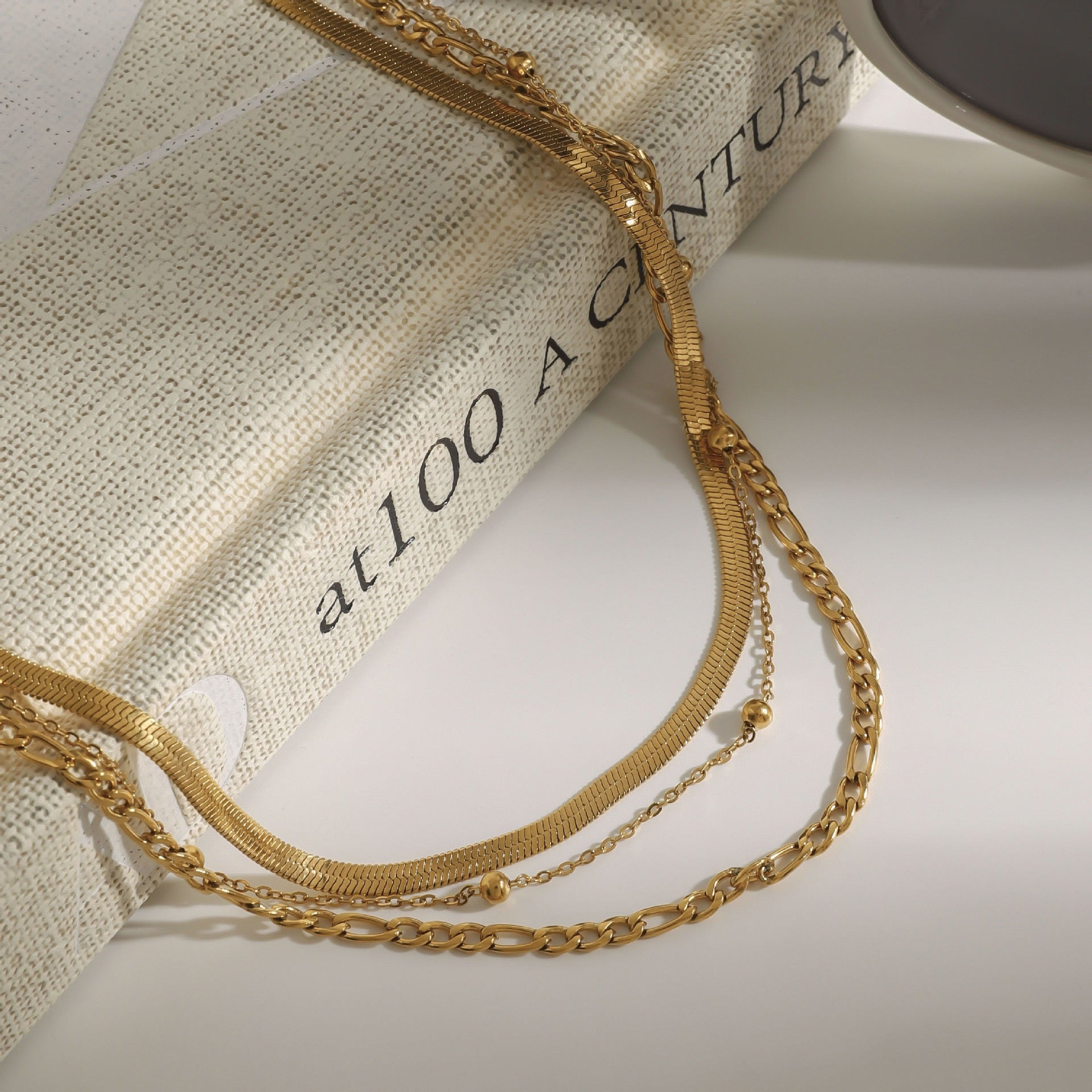 Three-layered stainless steel clavicle chain for a touch of understated luxury.