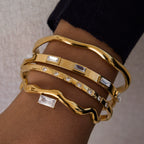 Zircon colorfast, luxurious and high-end stainless steel open bangle.