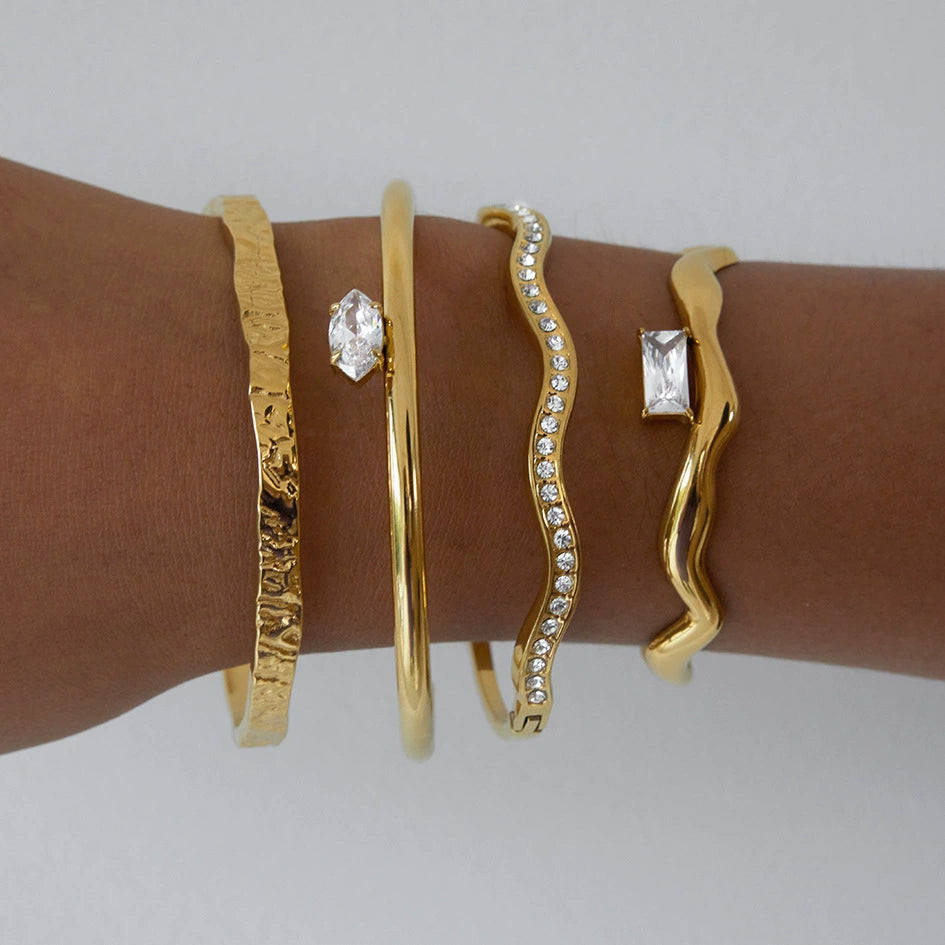 Zircon colorfast, luxurious and high-end stainless steel open bangle.