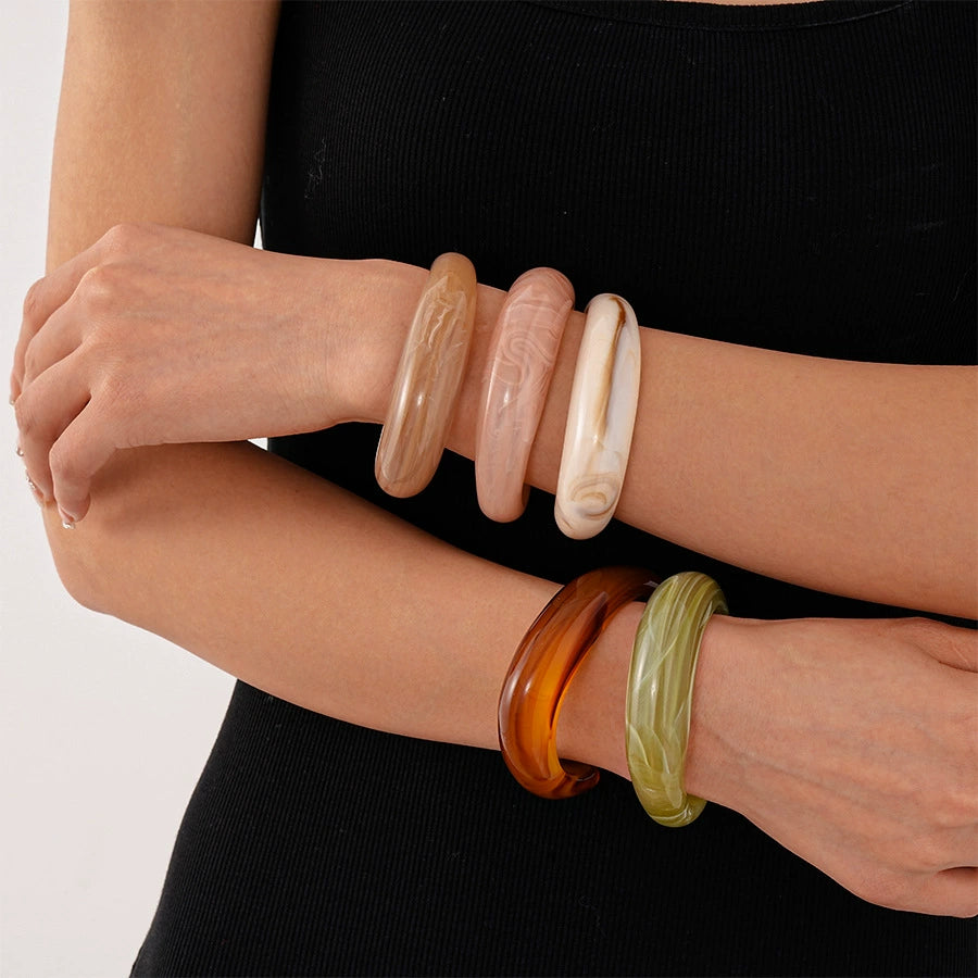 Retro glossy acrylic geometric open bangle