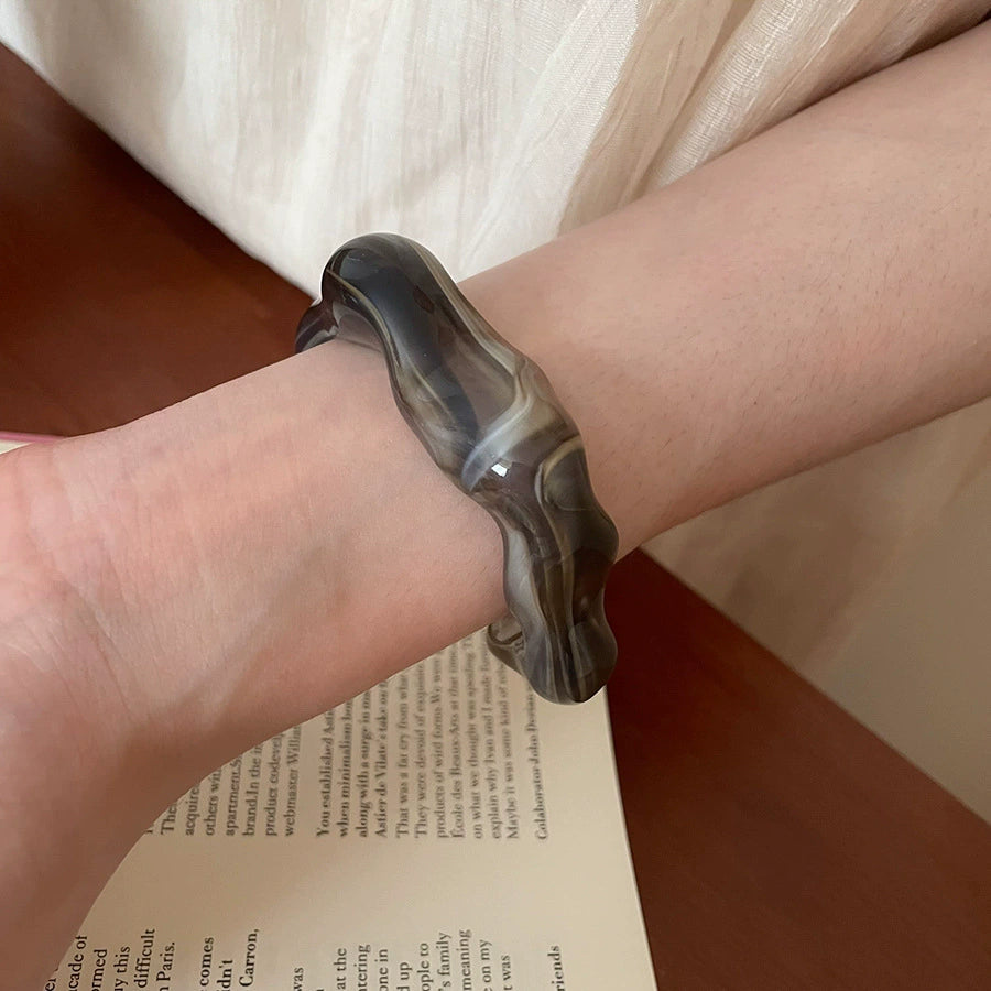 Acrylic irregular flower-shaped geometric open bracelet