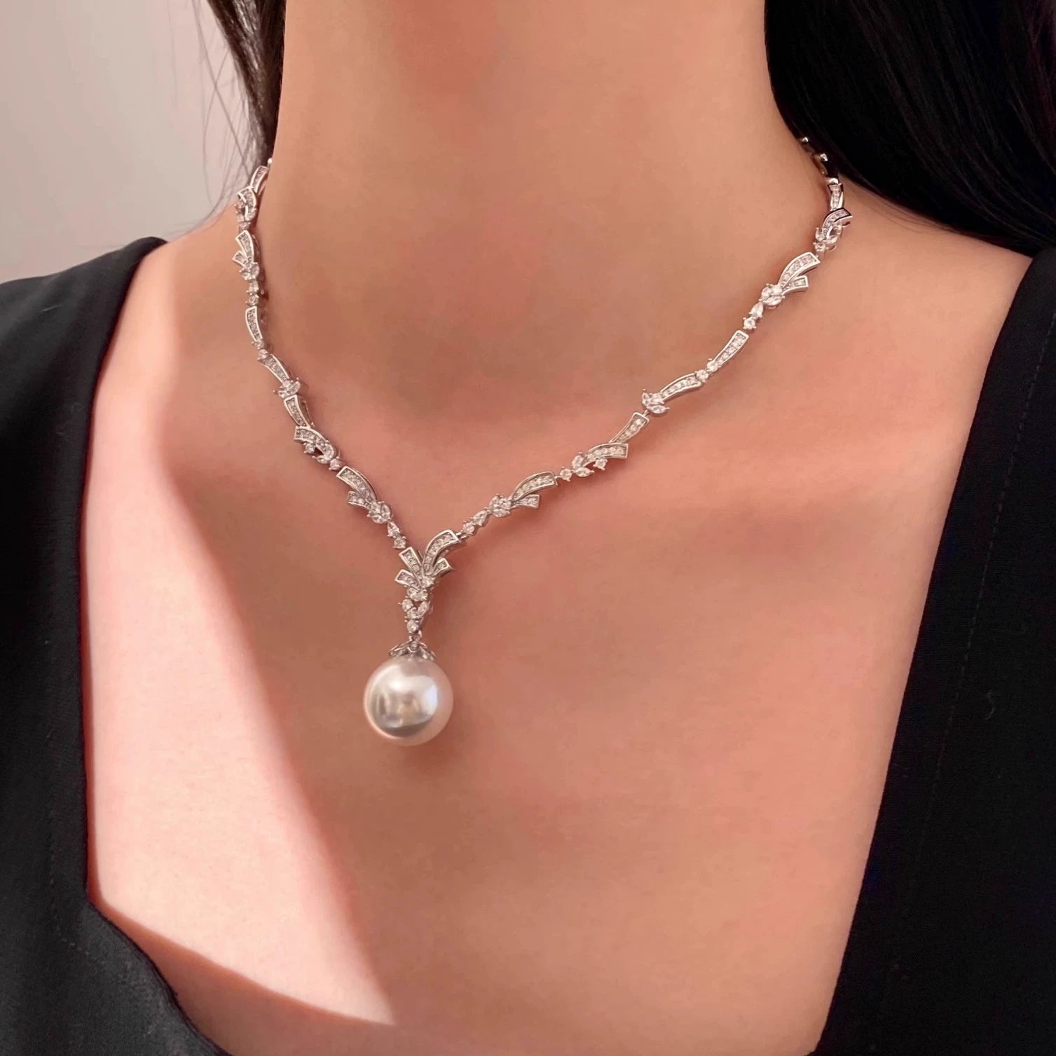 925 Sterling Silver Zircon Round Pearl Diamond Vine Necklace