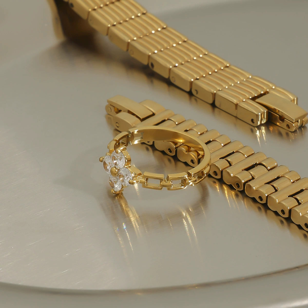 Stainless steel zircon four-leaf clover ring