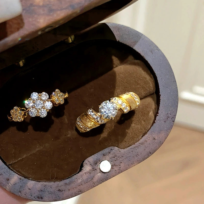 Five-flower rotating copper alloy diamond ring