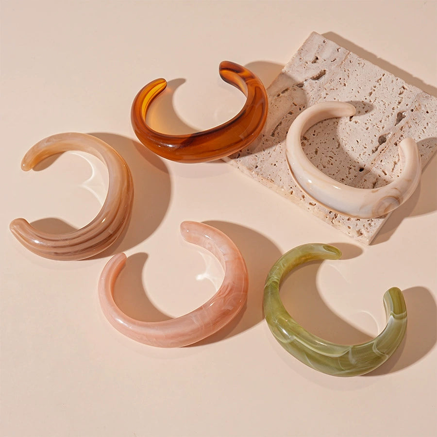 Retro glossy acrylic geometric open bangle