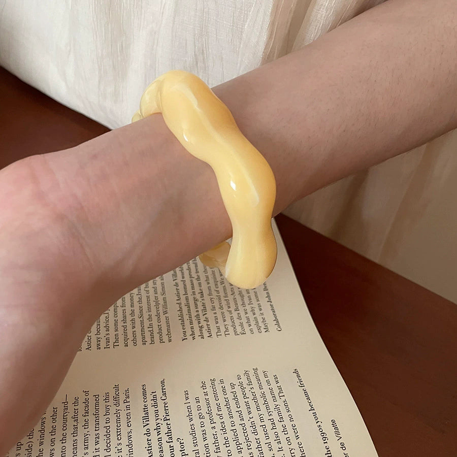 Acrylic irregular flower-shaped geometric open bracelet