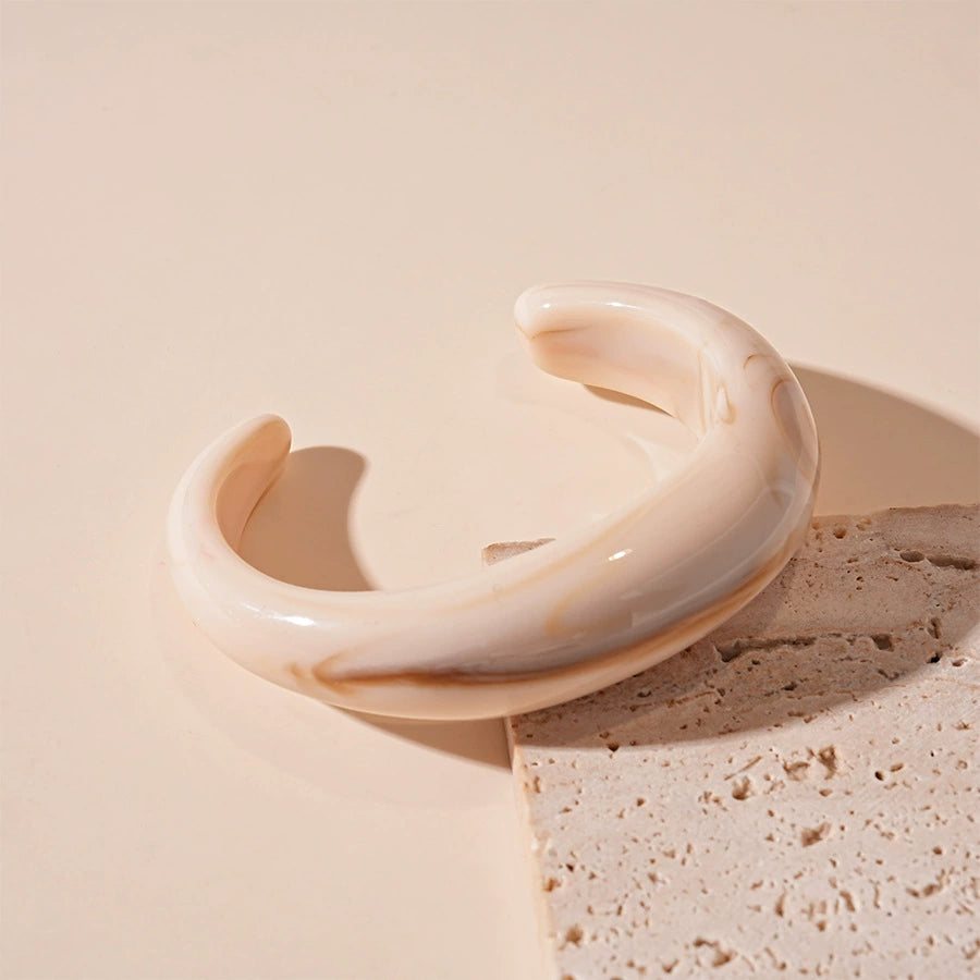 Retro glossy acrylic geometric open bangle