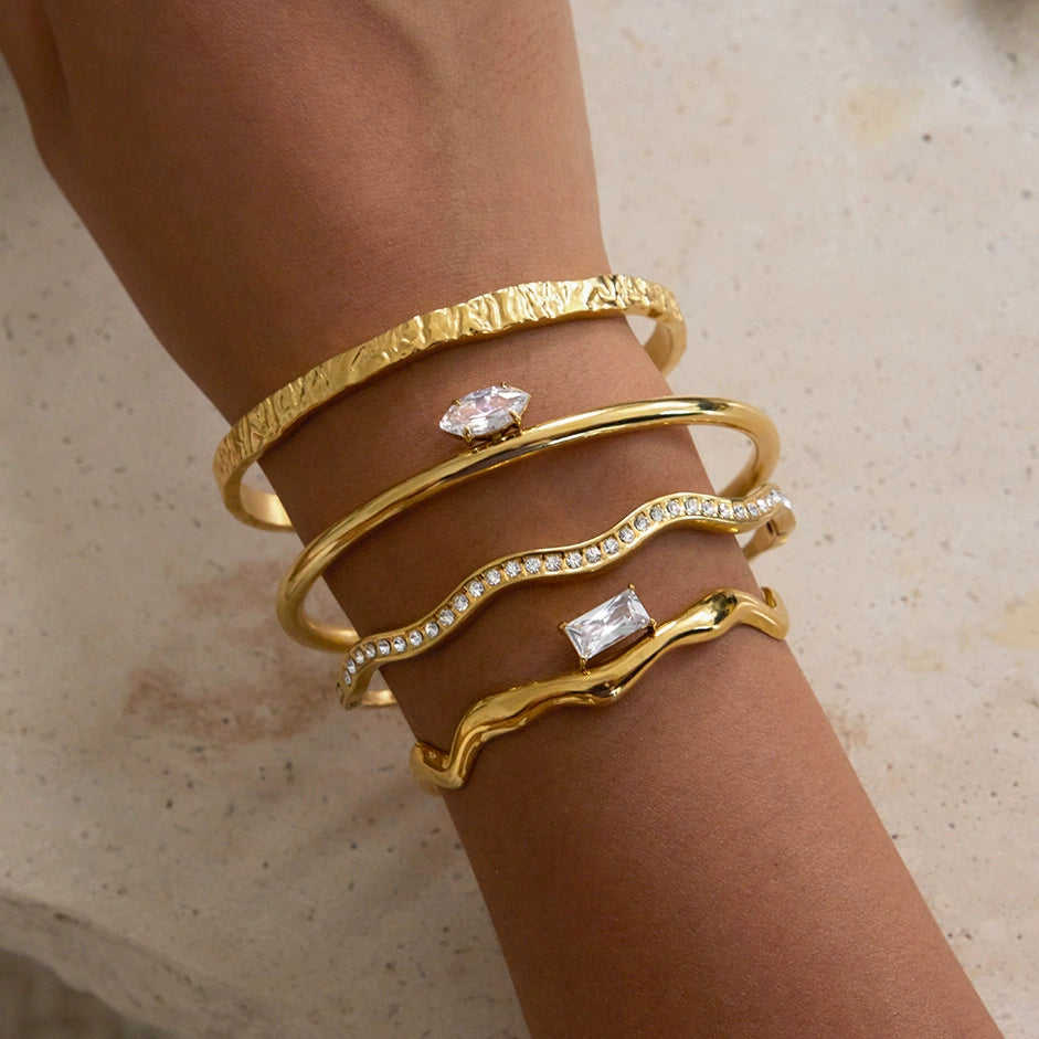 Zircon colorfast, luxurious and high-end stainless steel open bangle.